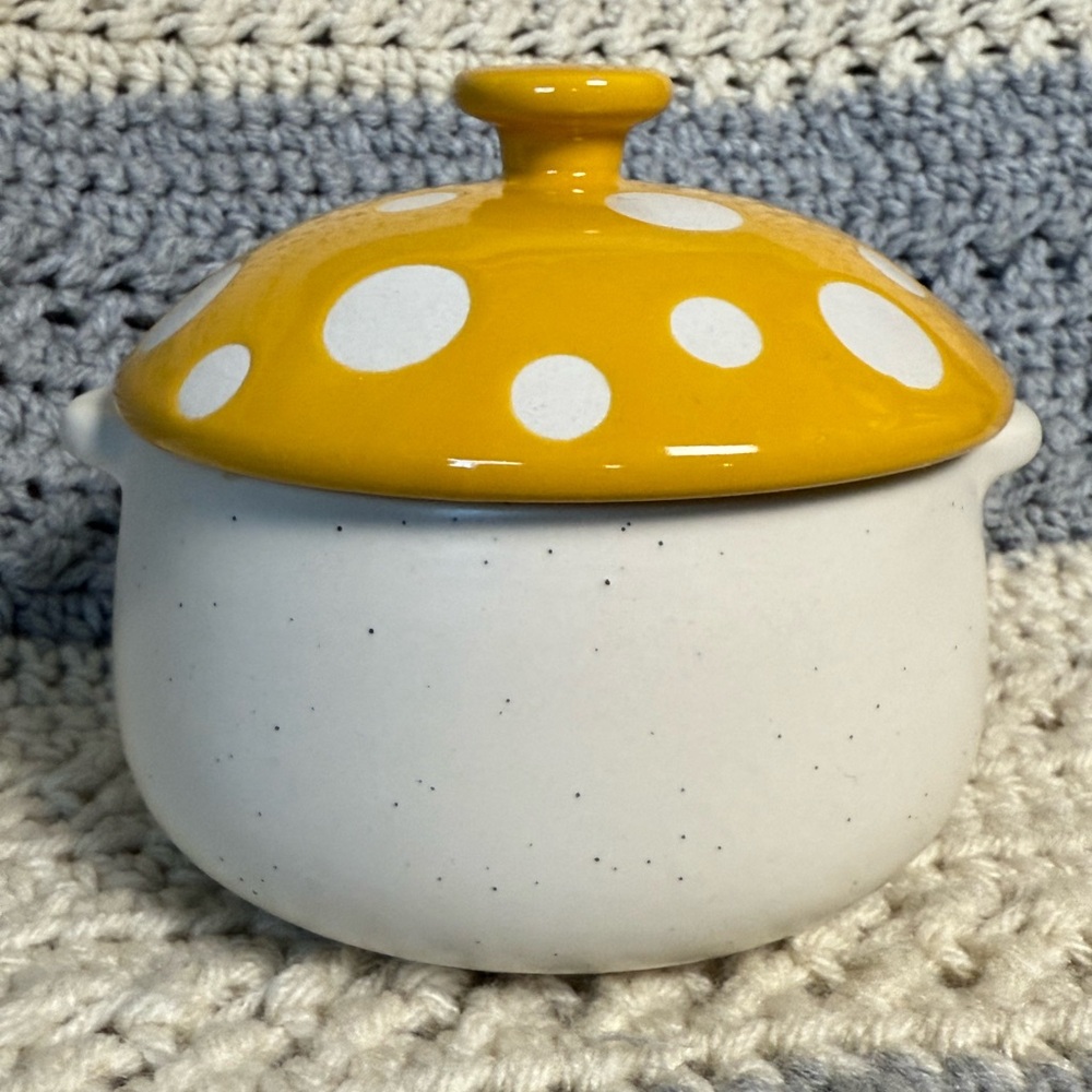 World Market Spotted Mushroom Stoneware Lidded Soup Crock Approx 5"